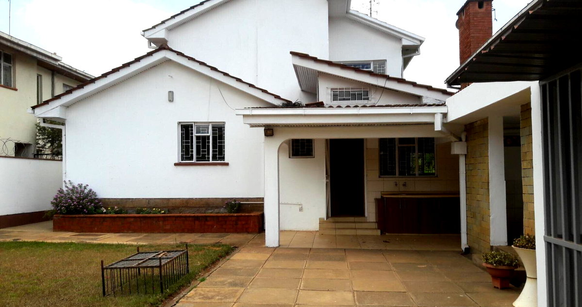 4-Bed Townhouse with Fireplace & Private Garden - Lavington