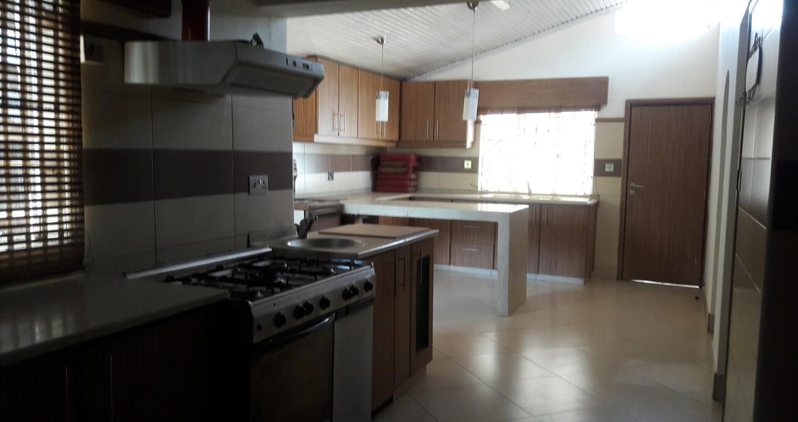 4-Bed Townhouse with Fireplace & Private Garden - Lavington