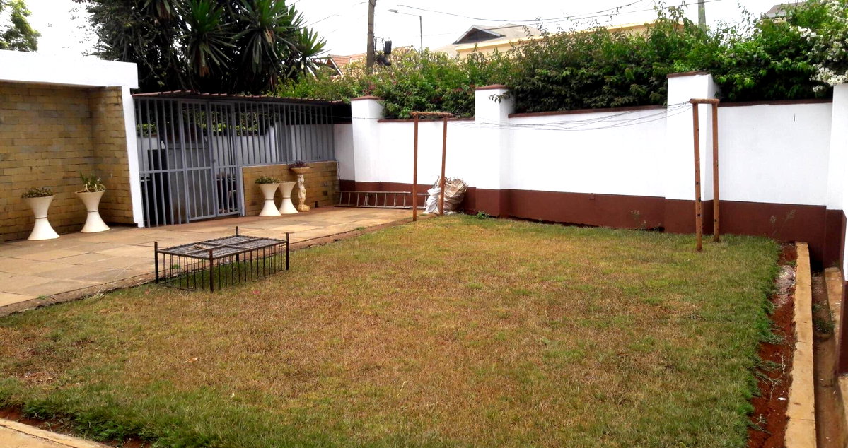 4-Bed Townhouse with Fireplace & Private Garden - Lavington