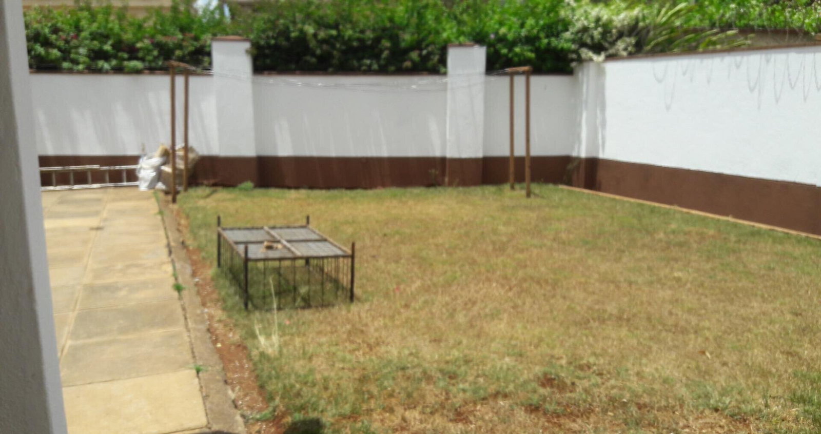 4-Bed Townhouse with Fireplace & Private Garden - Lavington