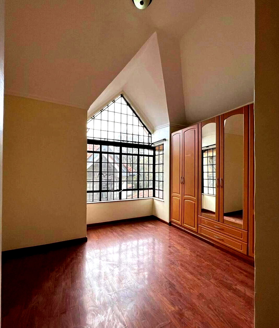 5-Ensuite Townhouse with DSQ & Mature Garden - Lavington