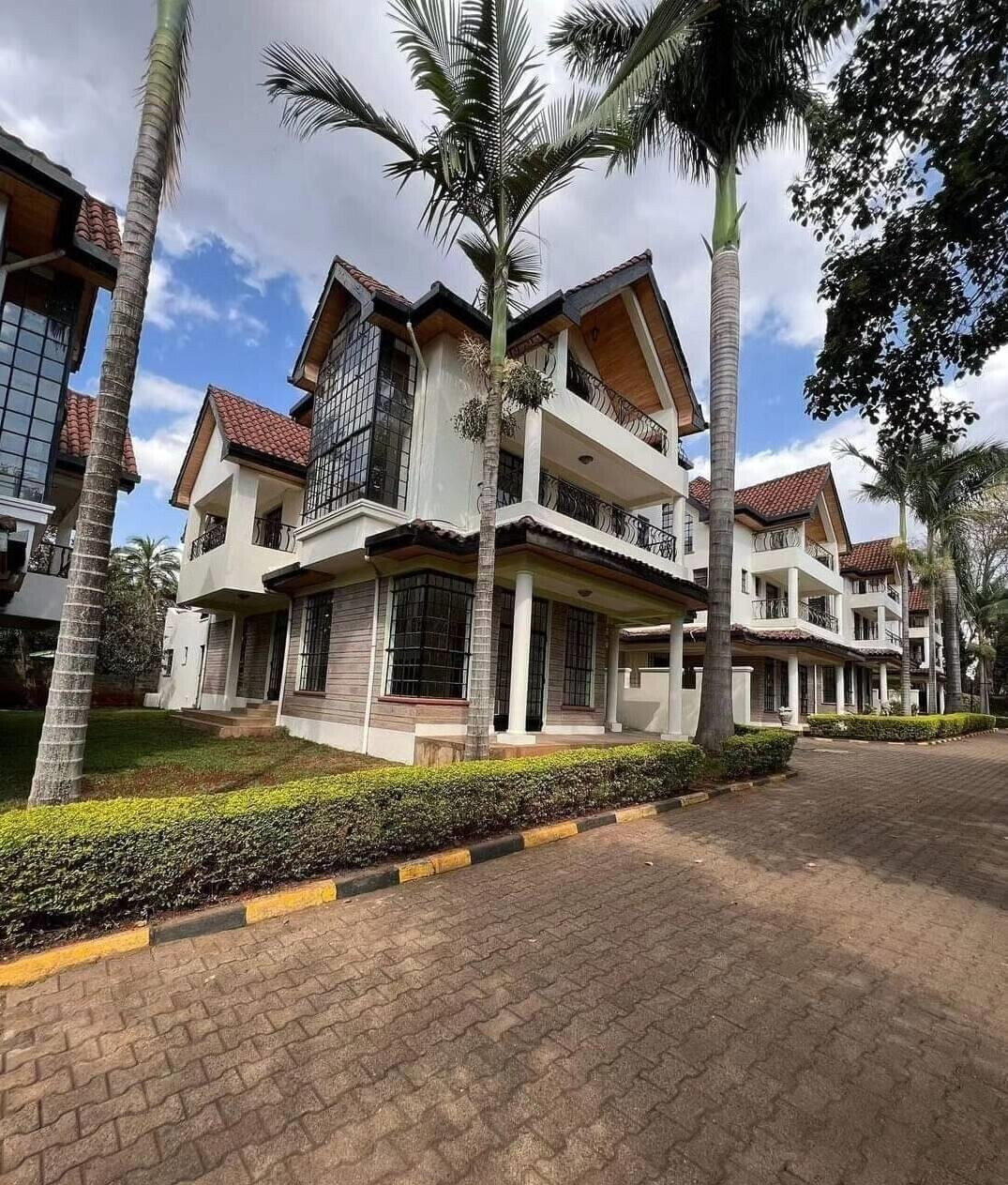 5-Ensuite Townhouse with DSQ & Mature Garden - Lavington