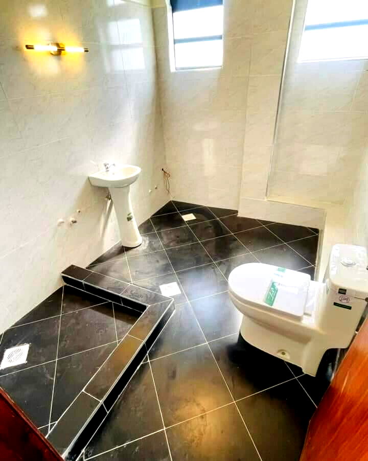 4BR Townhouse with Private Office & Roof Terrace - Kamakis