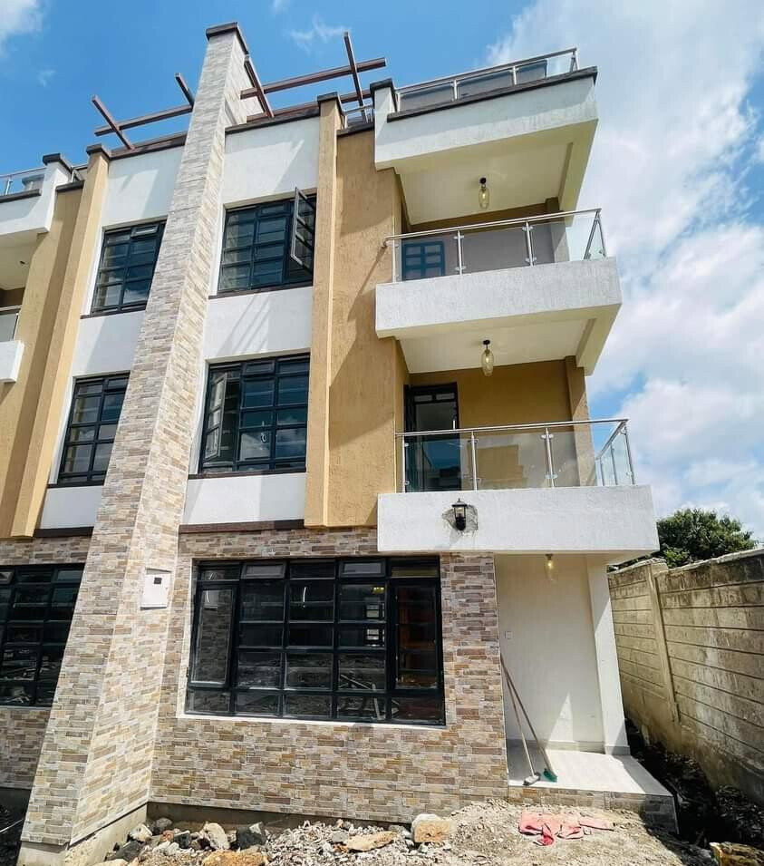 4BR Townhouse with Private Office & Roof Terrace - Kamakis