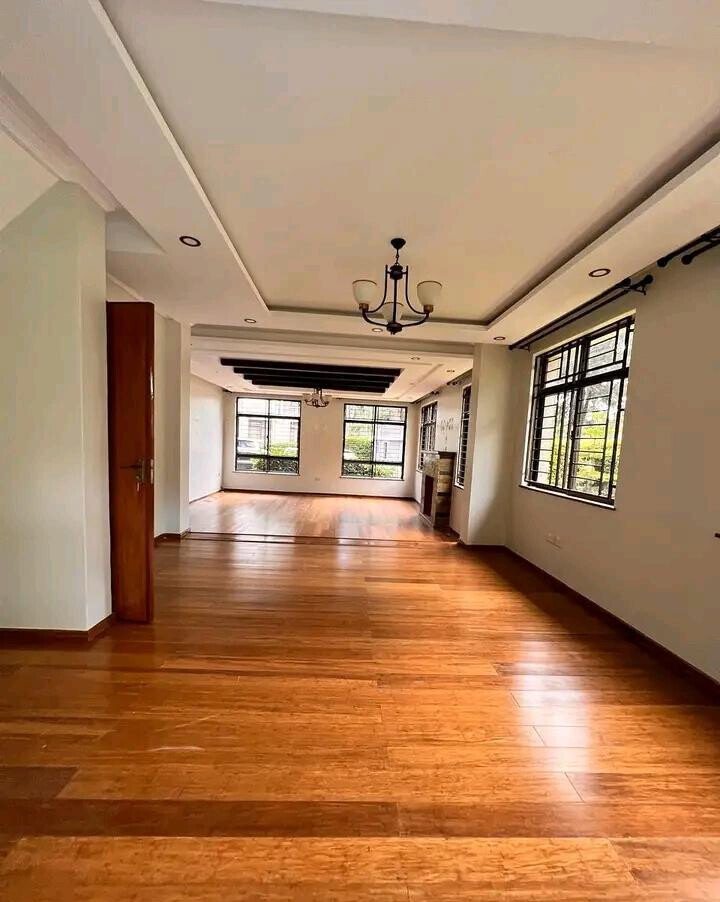 5-Ensuite Townhouse Steps from Braeburn School - Lavington