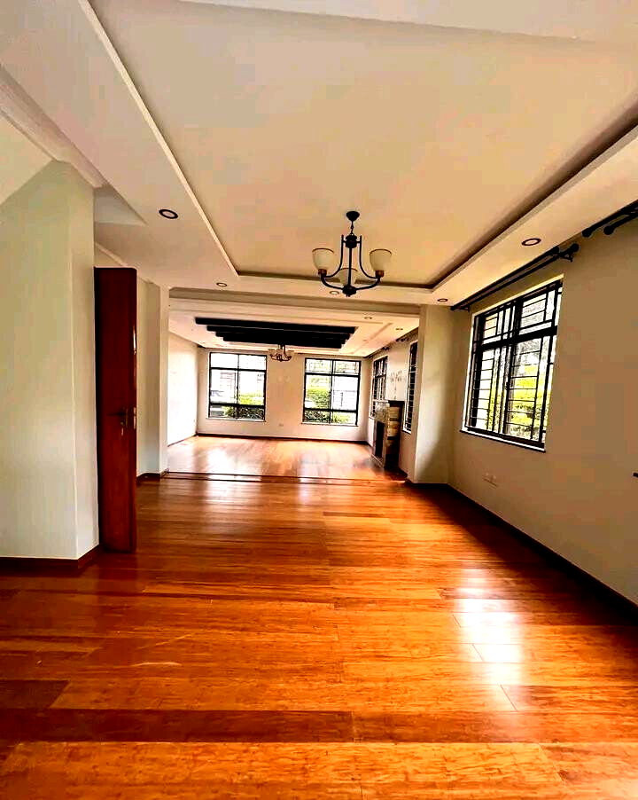 5-Ensuite Townhouse Steps from Braeburn School - Lavington