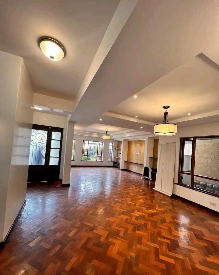 5-Ensuite Townhouse Steps from Braeburn School - Lavington