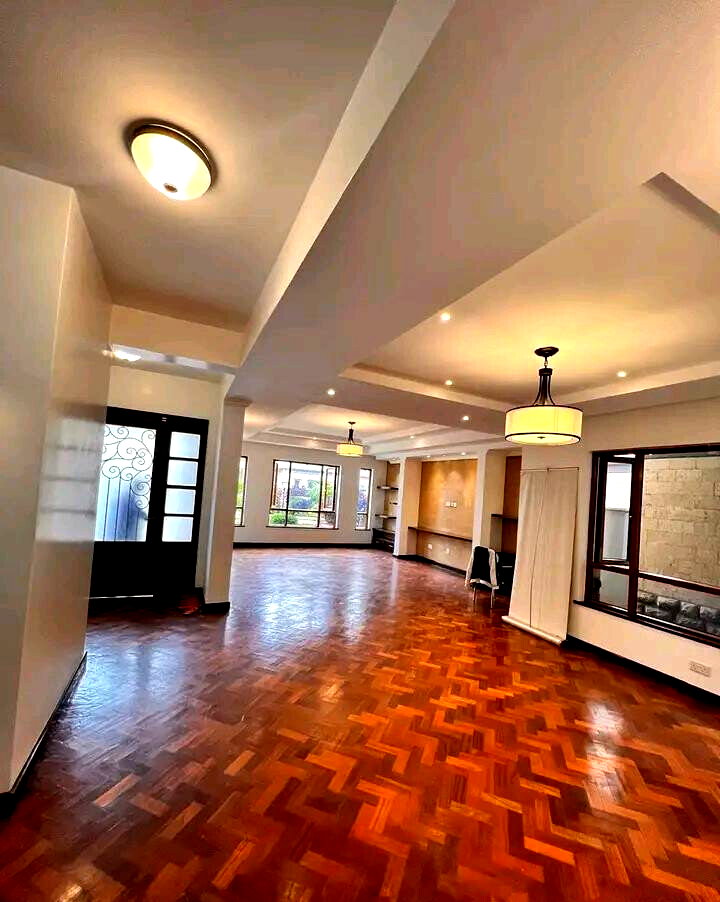 5-Ensuite Townhouse Steps from Braeburn School - Lavington