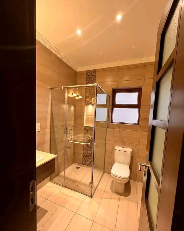 5-Ensuite Townhouse Steps from Braeburn School - Lavington