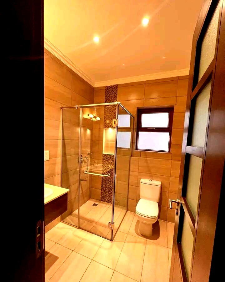 5-Ensuite Townhouse Steps from Braeburn School - Lavington