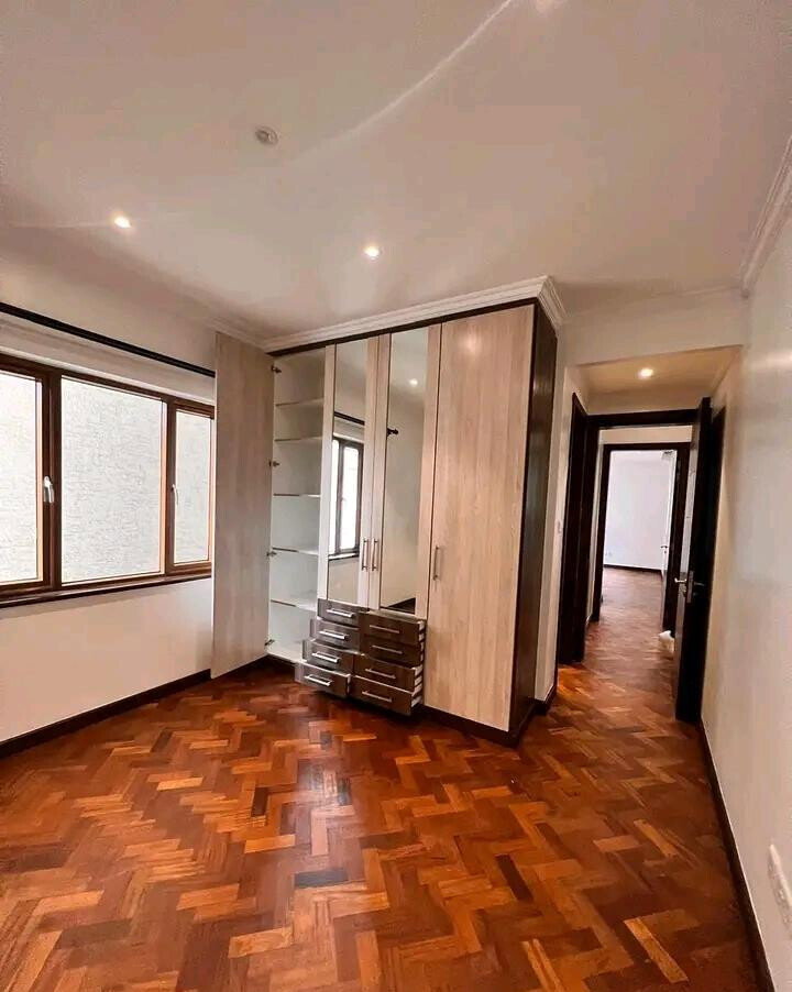5-Ensuite Townhouse Steps from Braeburn School - Lavington