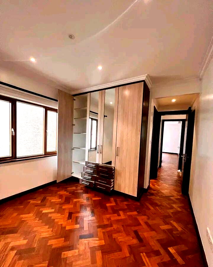 5-Ensuite Townhouse Steps from Braeburn School - Lavington