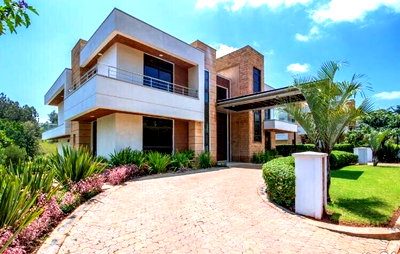 Half Acre 5BR Haven at KSh 600K