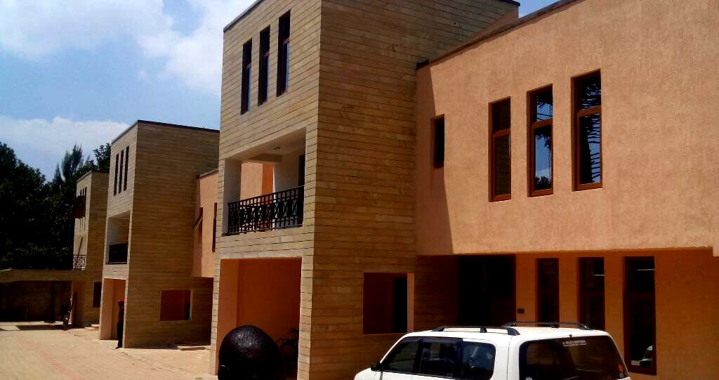 5-Bed Townhouse with Private Pool & Jacuzzi - Lavington