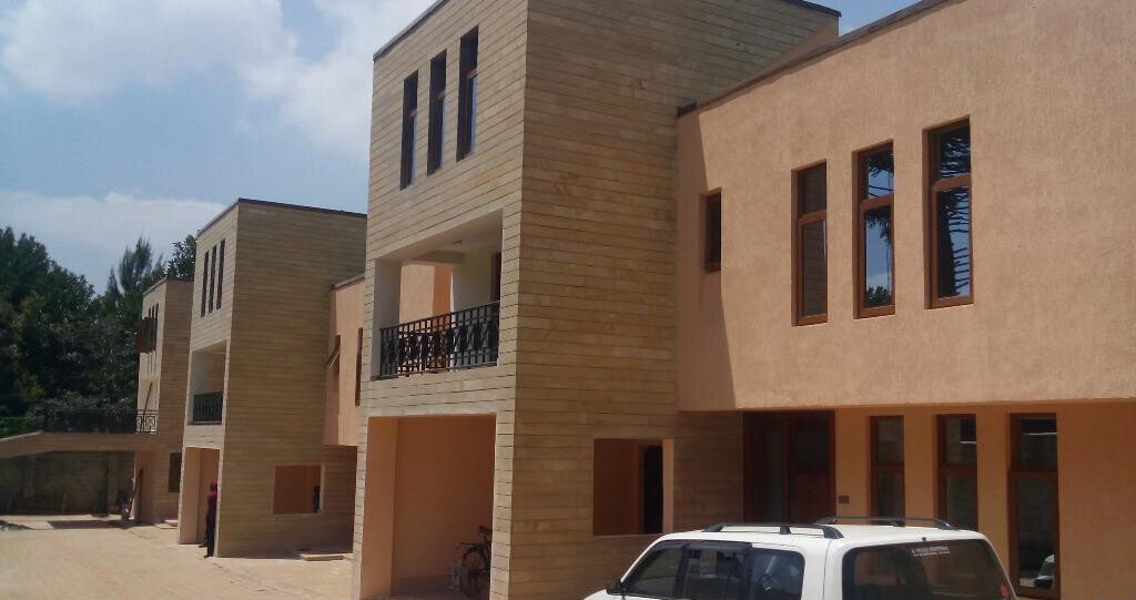 5-Bed Townhouse with Private Pool & Jacuzzi - Lavington