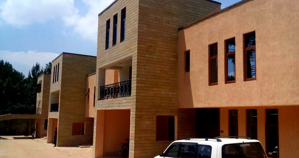 5-Bed Townhouse with Private Pool & Jacuzzi - Lavington