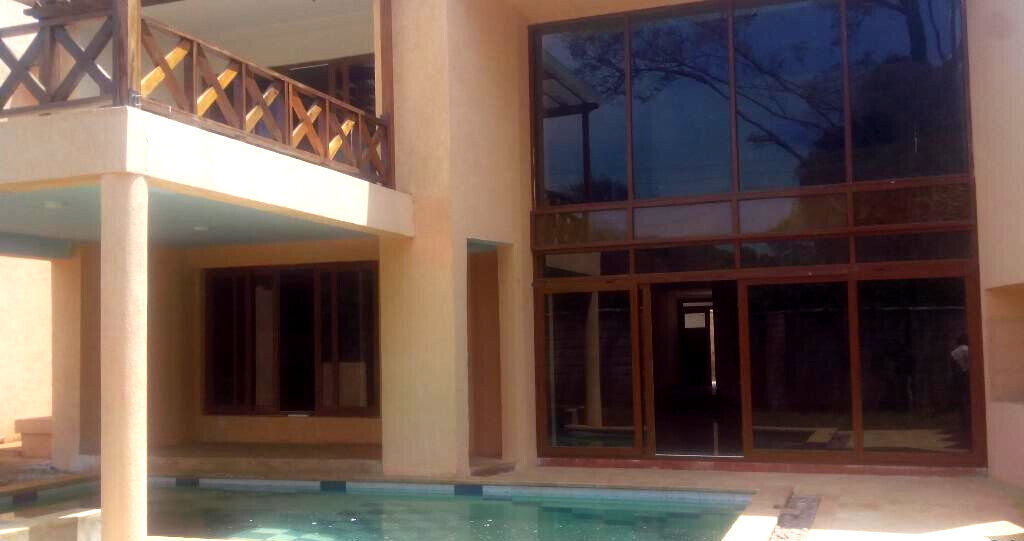 5-Bed Townhouse with Private Pool & Jacuzzi - Lavington