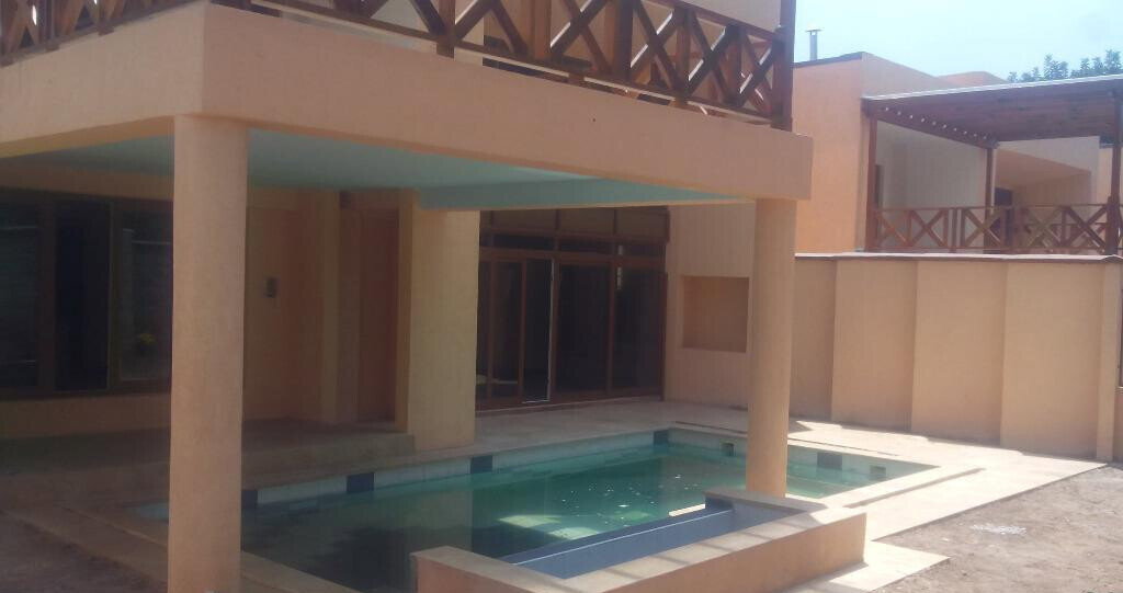 5-Bed Townhouse with Private Pool & Jacuzzi - Lavington