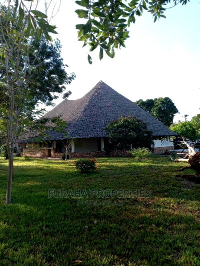5bdrm Bungalow in Kikambala for Sale - Image 2
