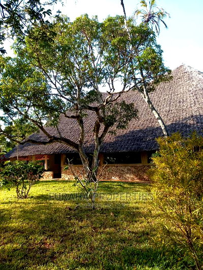 5bdrm Bungalow in Kikambala for Sale - Image 11