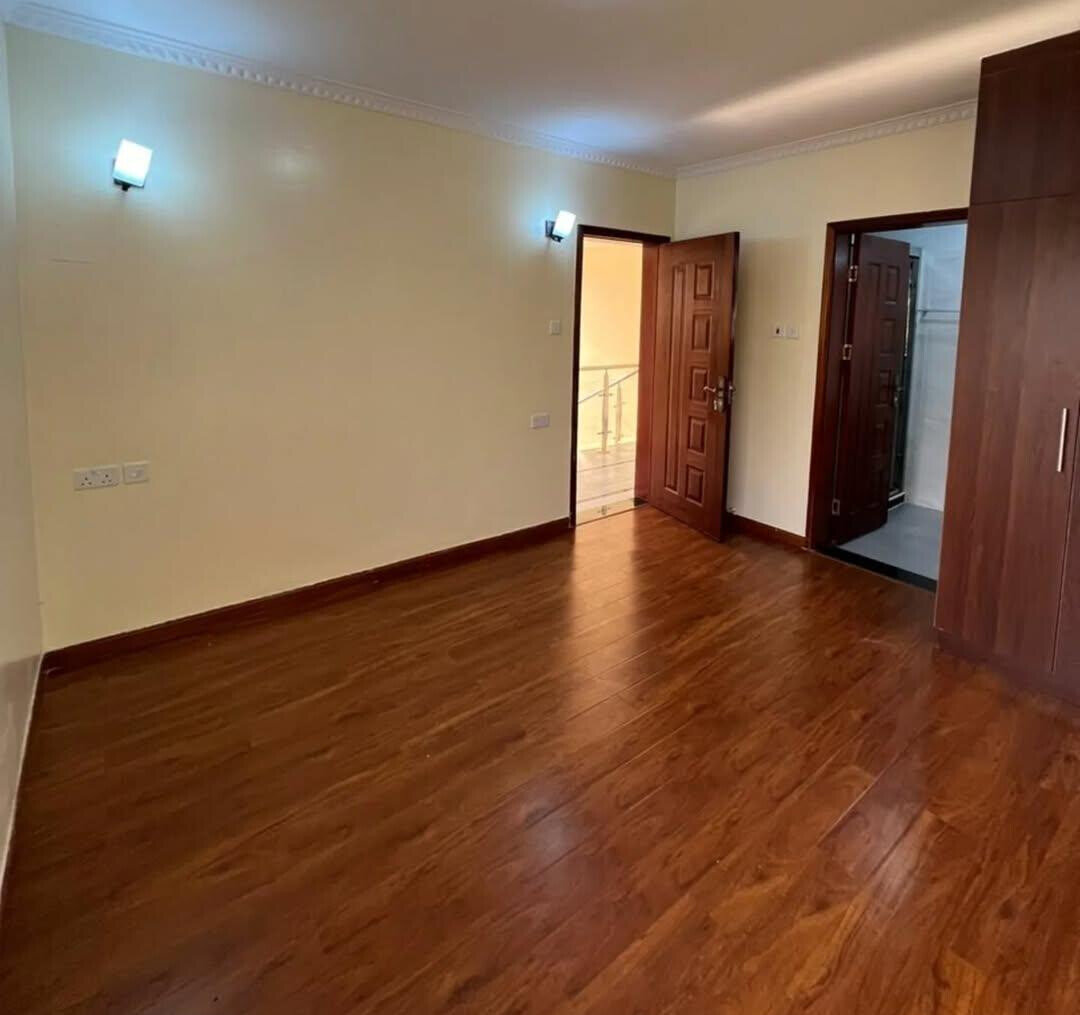 Pet-Friendly 5-Ensuite Townhouse with DSQ - Lavington