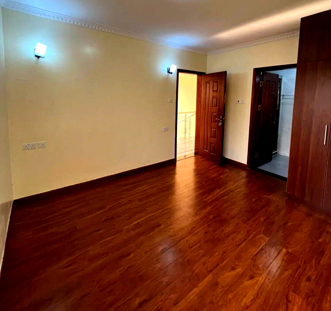 Pet-Friendly 5-Ensuite Townhouse with DSQ - Lavington
