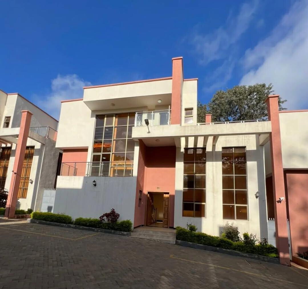 Pet-Friendly 5-Ensuite Townhouse with DSQ - Lavington