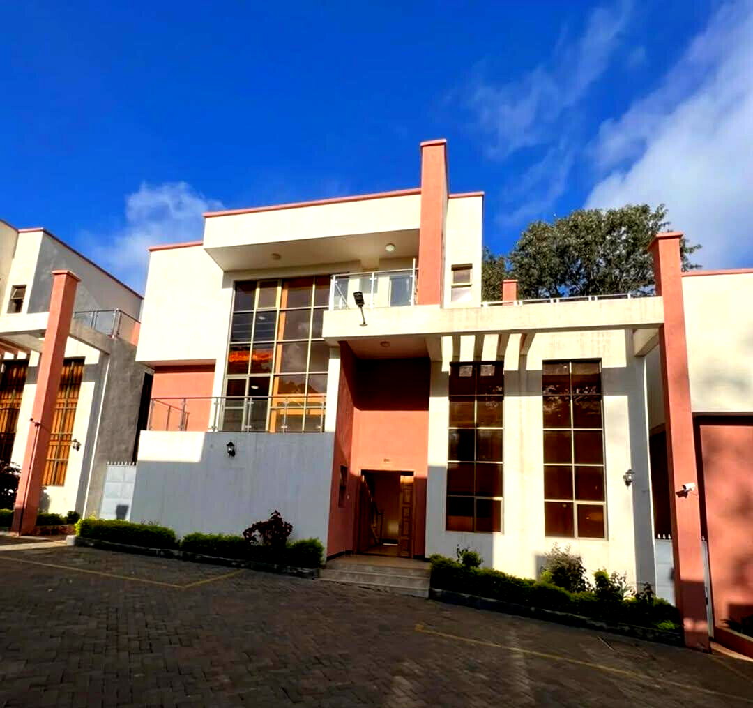Pet-Friendly 5-Ensuite Townhouse with DSQ - Lavington