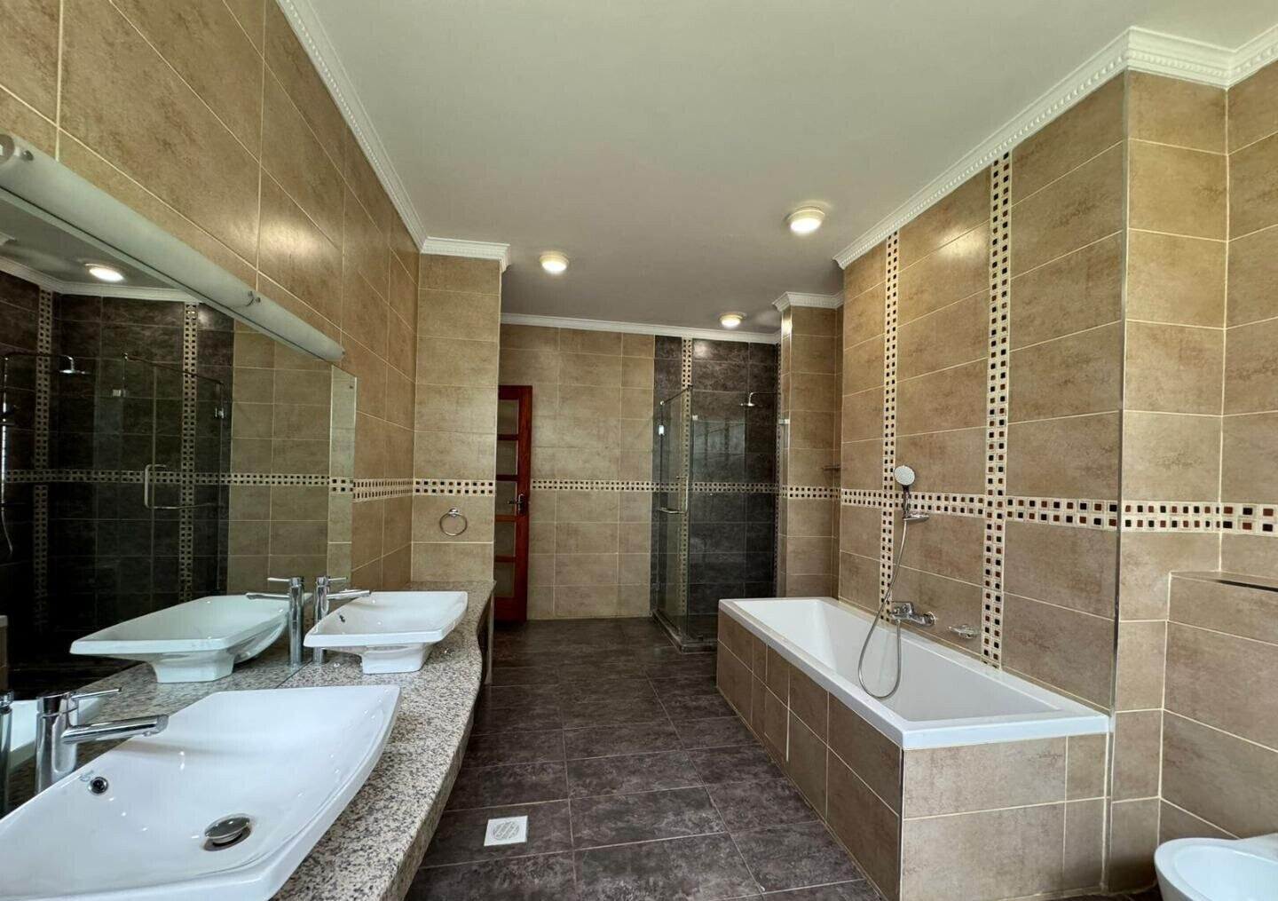 5-Ensuite Townhouse with DSQ & Granite Kitchen - Lavington