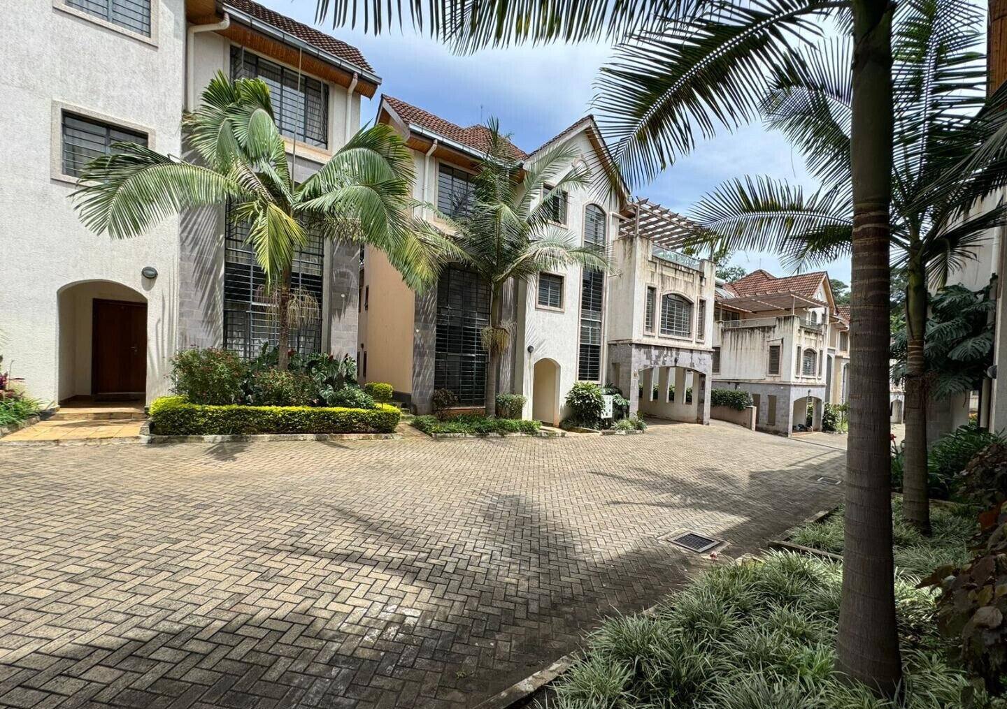 5-Ensuite Townhouse with DSQ & Granite Kitchen - Lavington