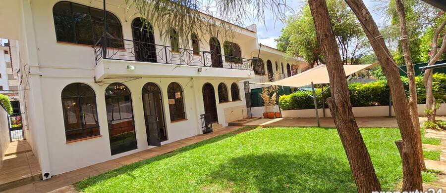 5BR Riverside Townhouse with Garden & Family Room - Nairobi