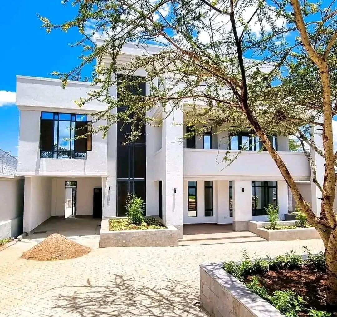 5BR Villa with Jacuzzi, Rooftop Terrace & DSQ - Rimpa, Rongai
