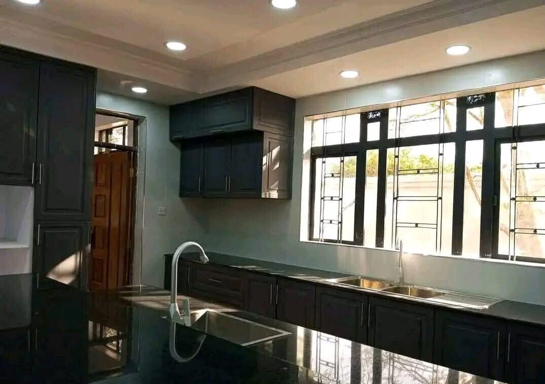 5BR Villa with Jacuzzi, Rooftop Terrace & DSQ - Rimpa, Rongai