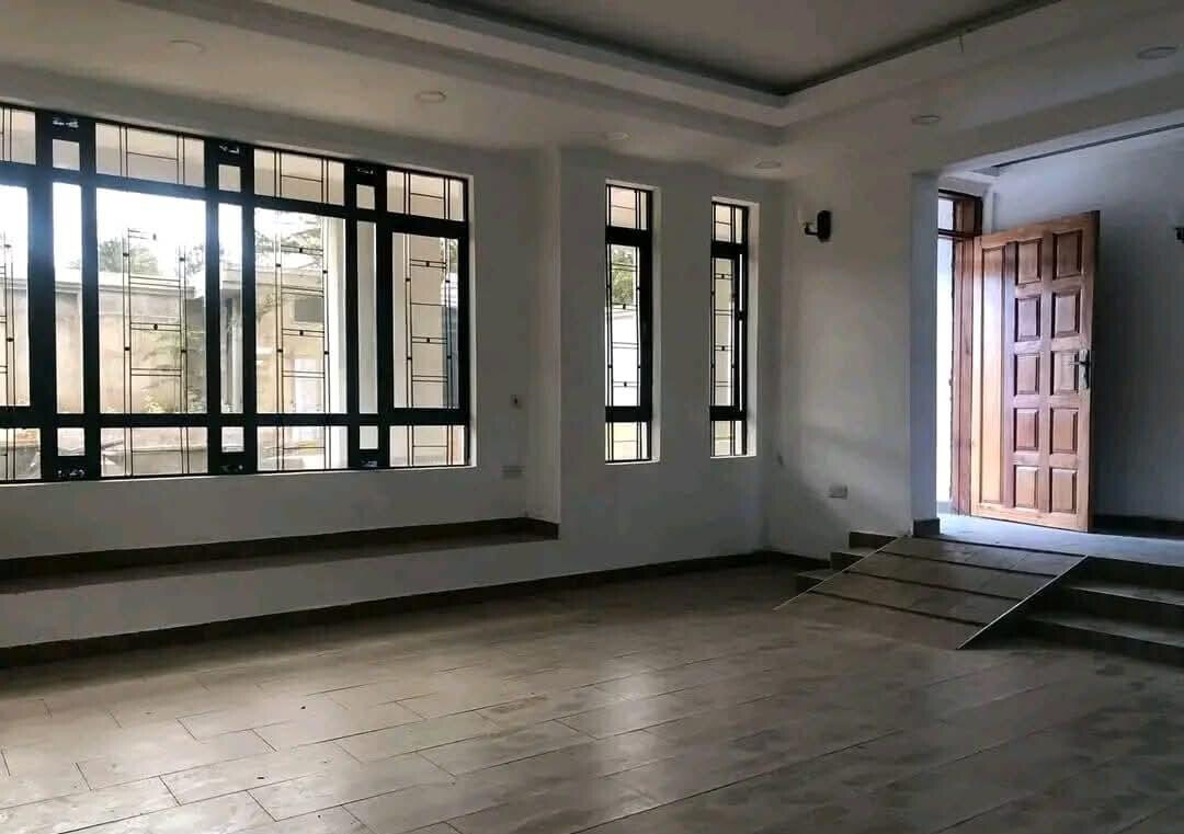5BR Villa with Jacuzzi, Rooftop Terrace & DSQ - Rimpa, Rongai