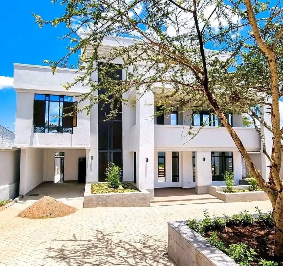 5BR Villa with Jacuzzi, Rooftop Terrace & DSQ - Rimpa, Rongai