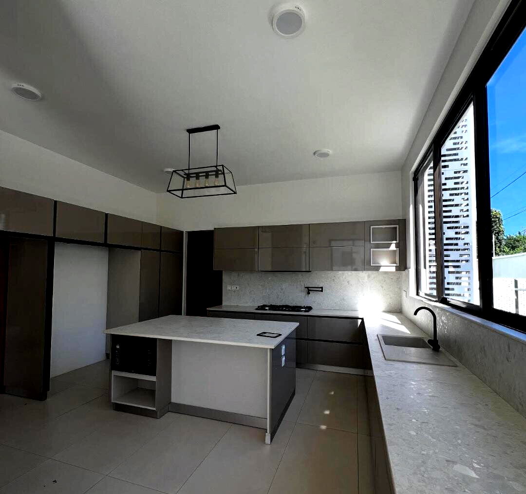 4BR All-Ensuite Townhouse with Rooftop Kitchenette & KES 290K Rent - Nyali