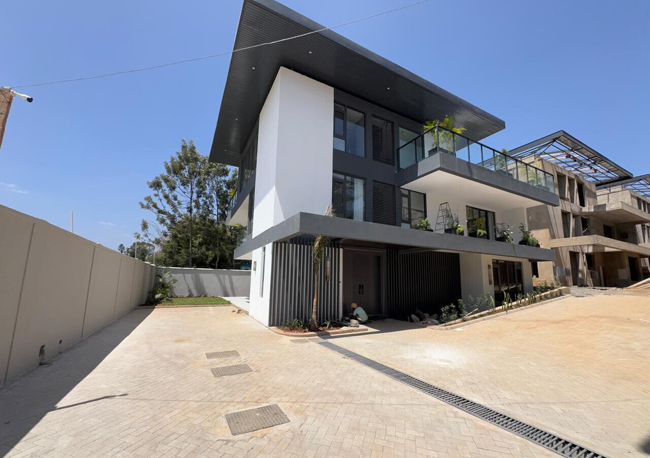 Modern 5BR Townhouse with Lift & Servants' Quarters - Lavington