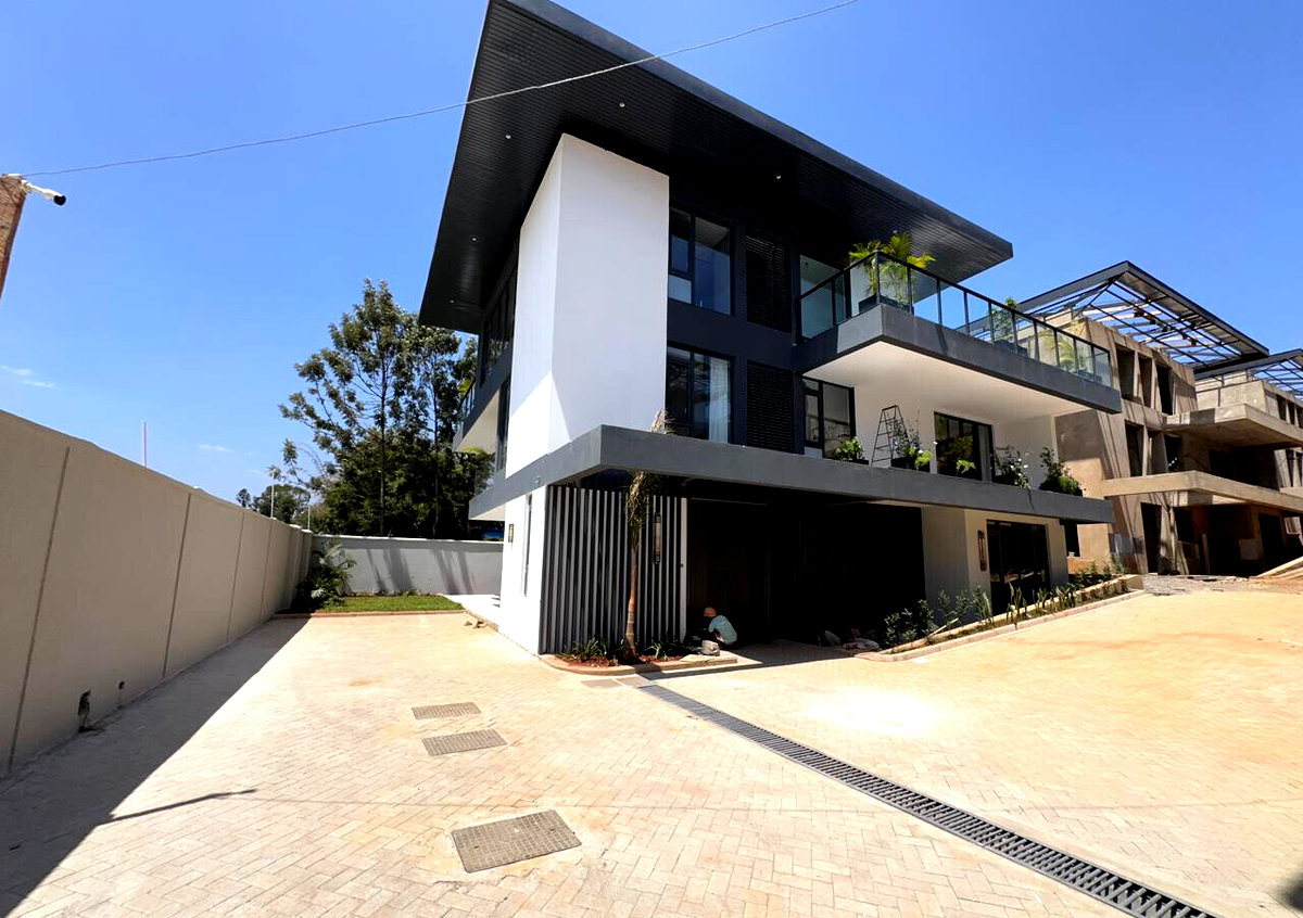 Modern 5BR Townhouse with Lift & Servants' Quarters - Lavington