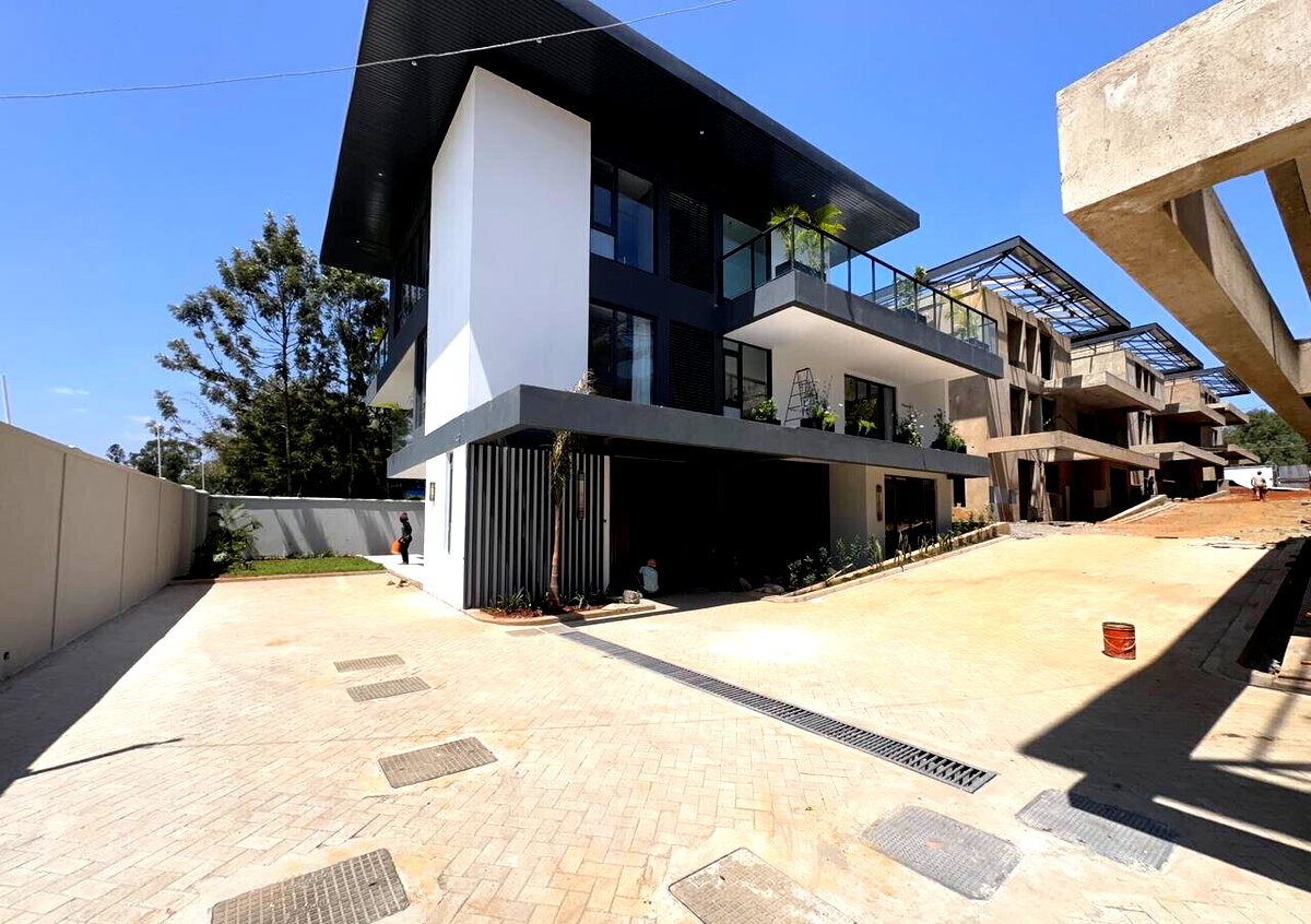 Modern 5BR Townhouse with Lift & Servants' Quarters - Lavington