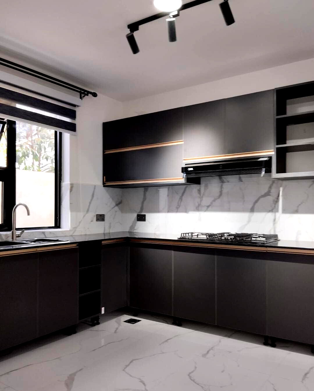 5BR All-Ensuite Maisonette with Jacuzzi & Rooftop Pergola - Ruiru Mugutha