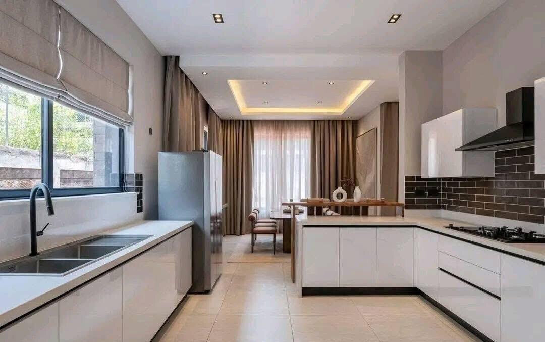 Half-Acre 4-Ensuite Villa with Heated Pools & Gym - Loresho