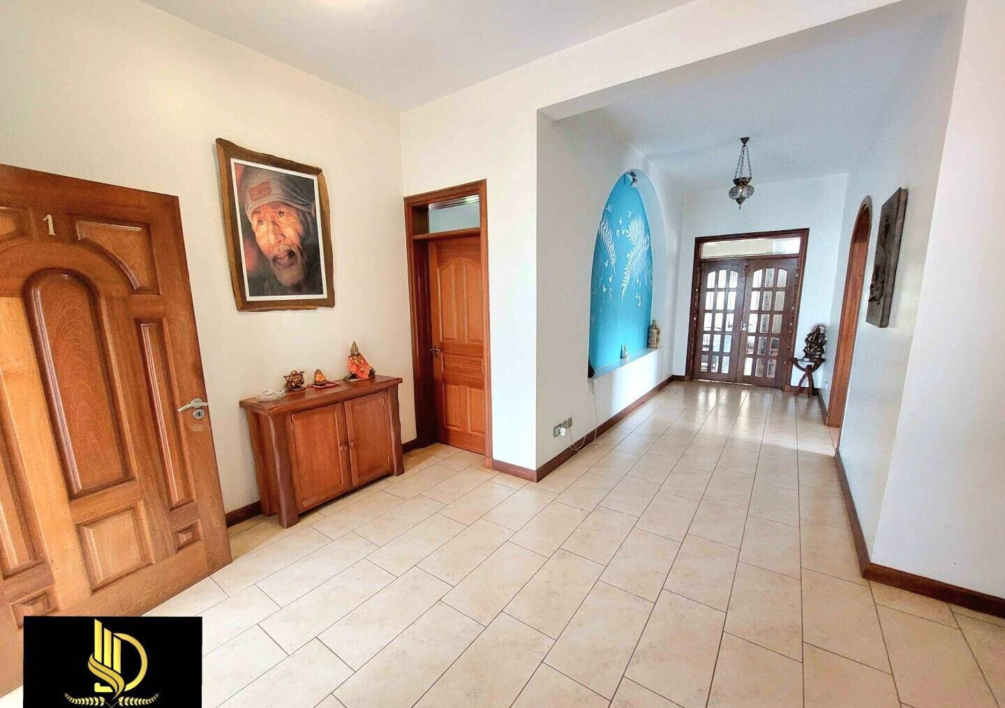 Stone-Clad 5-Bed Townhouse with Fireplace & Attic Studio - Lavington