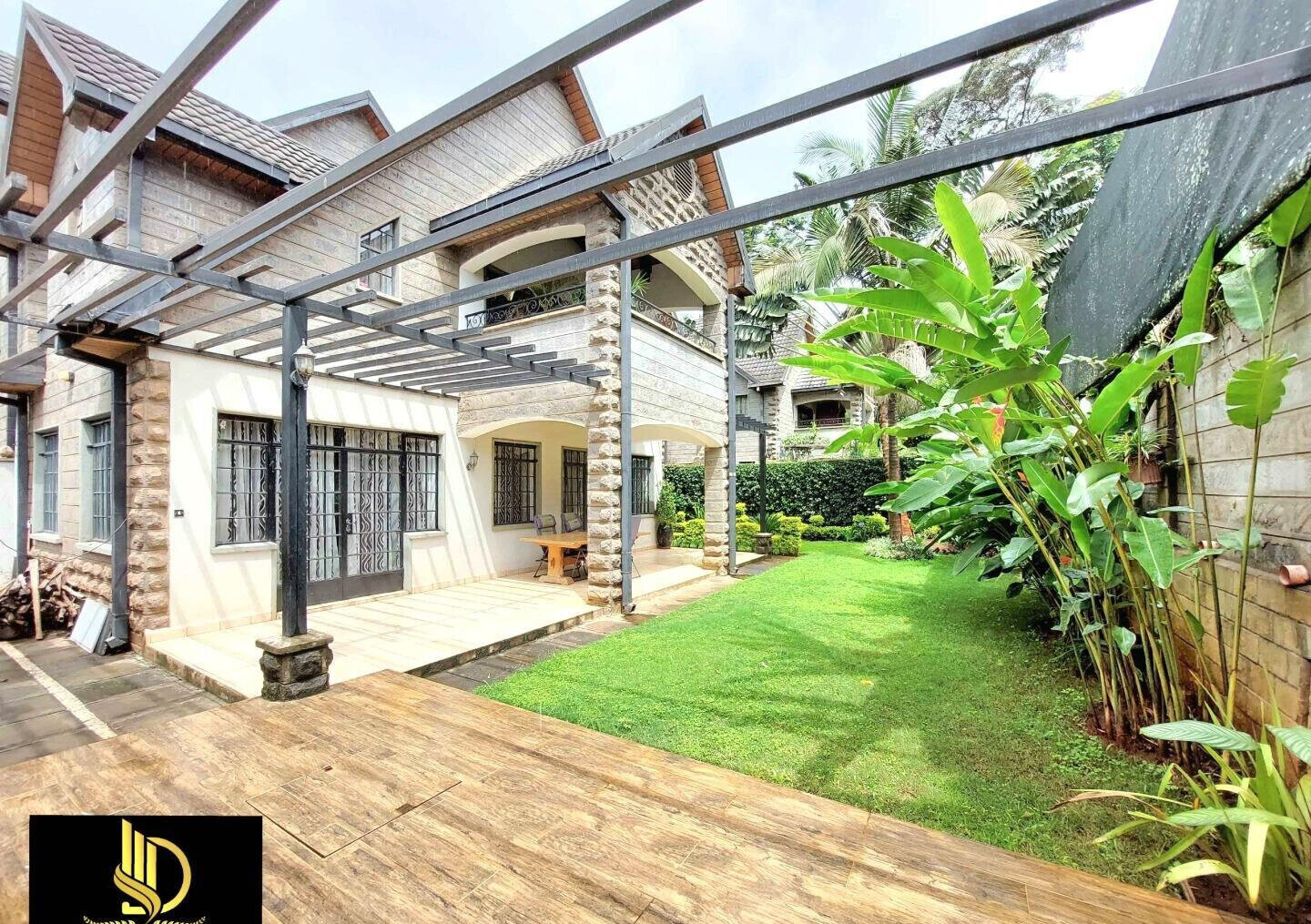 Stone-Clad 5-Bed Townhouse with Fireplace & Attic Studio - Lavington