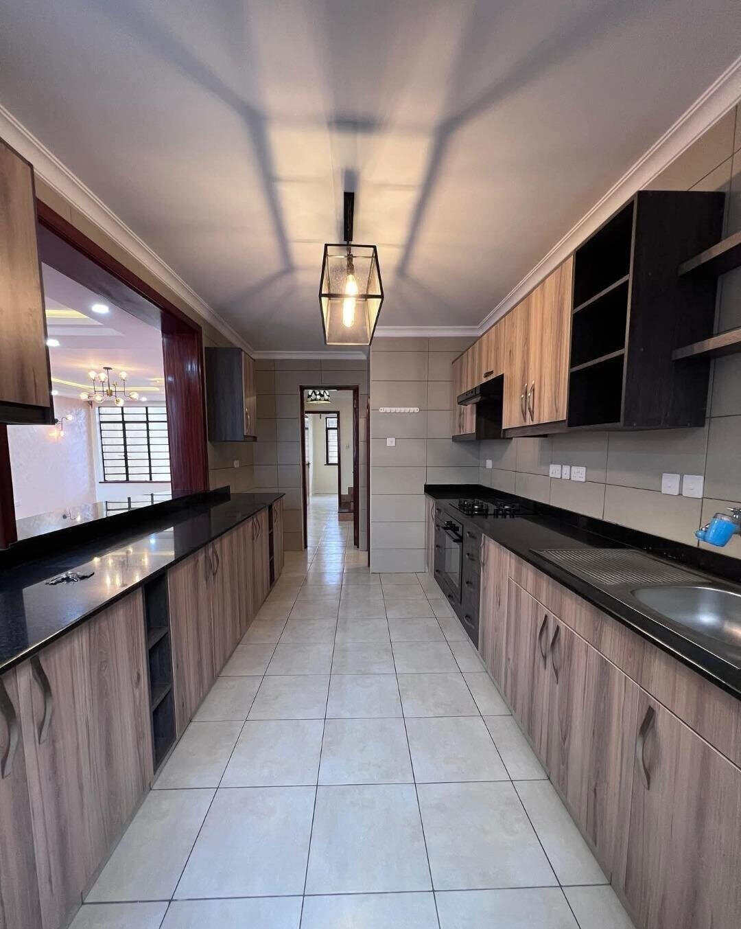 4BR Townhouse with DSQ & Clubhouse - 3km from Mombasa Road