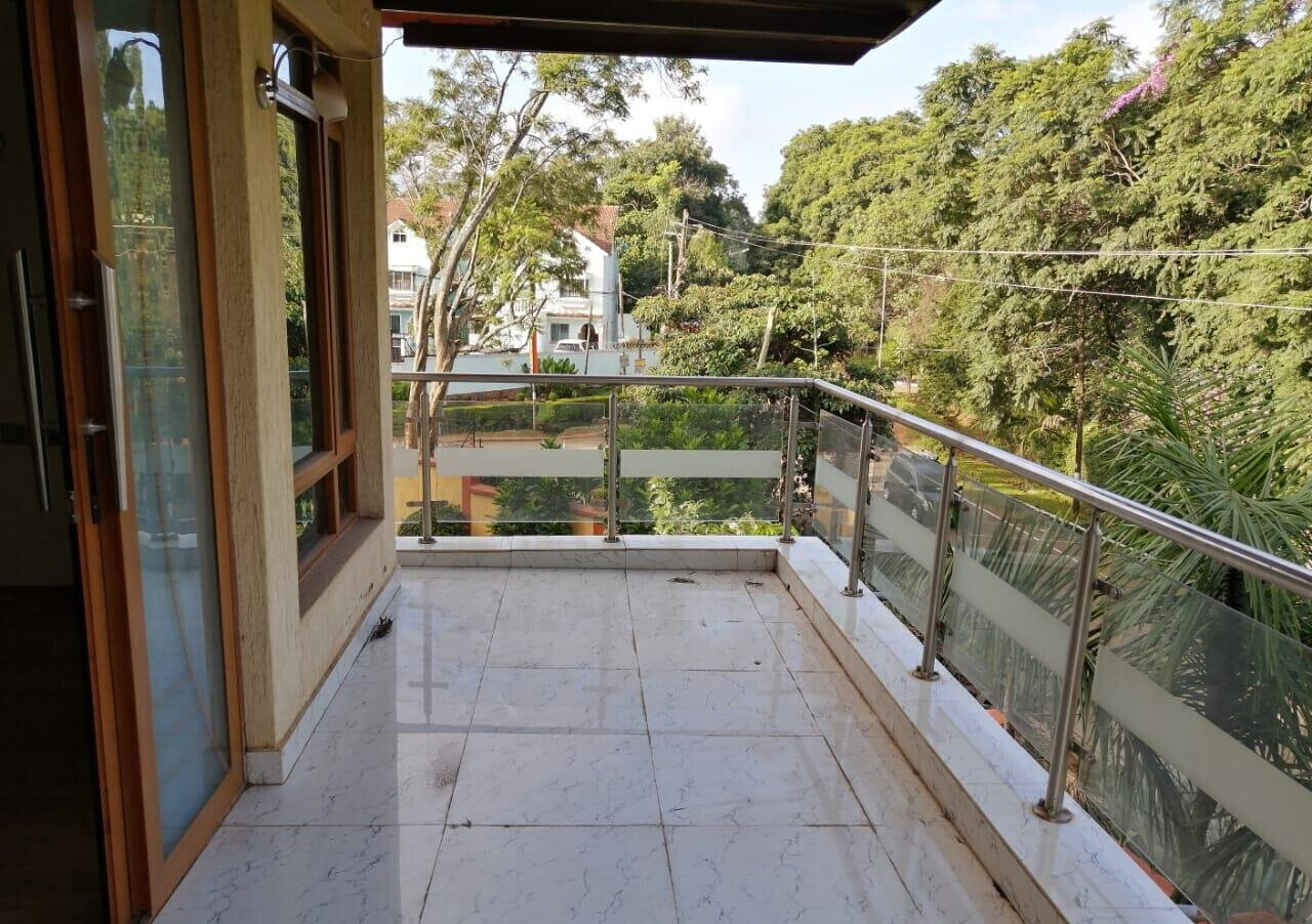 5-Ensuite Townhouse with Fireplace & DSQ - Lavington