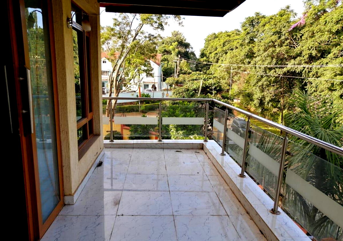 5-Ensuite Townhouse with Fireplace & DSQ - Lavington