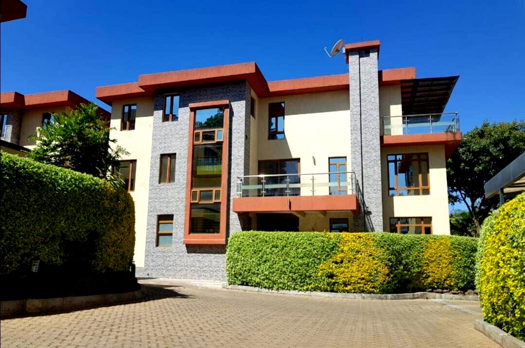 5-Ensuite Townhouse with Fireplace & DSQ - Lavington