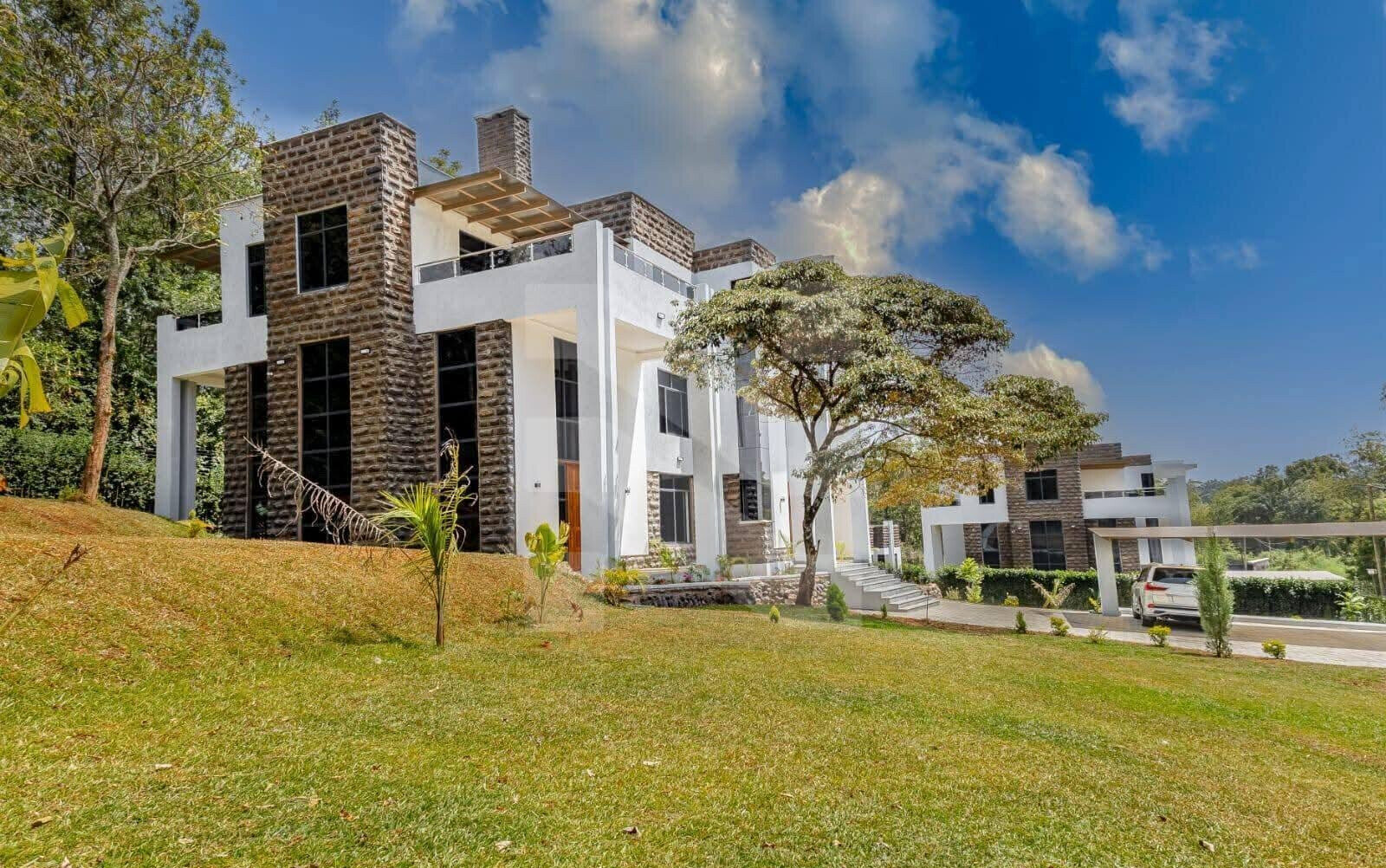 7-Bed Ultra-Luxury Townhouse Overlooking Oloolua Forest – Karen