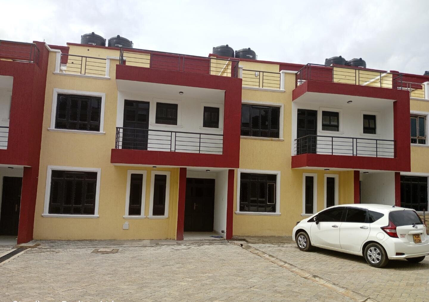 3BR All-Ensuite Townhouse with Family Roof & Rooftop Terrace - Ngong