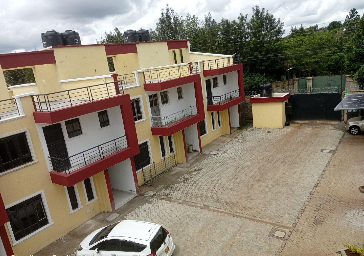 3BR All-Ensuite Townhouse with Family Roof & Rooftop Terrace - Ngong